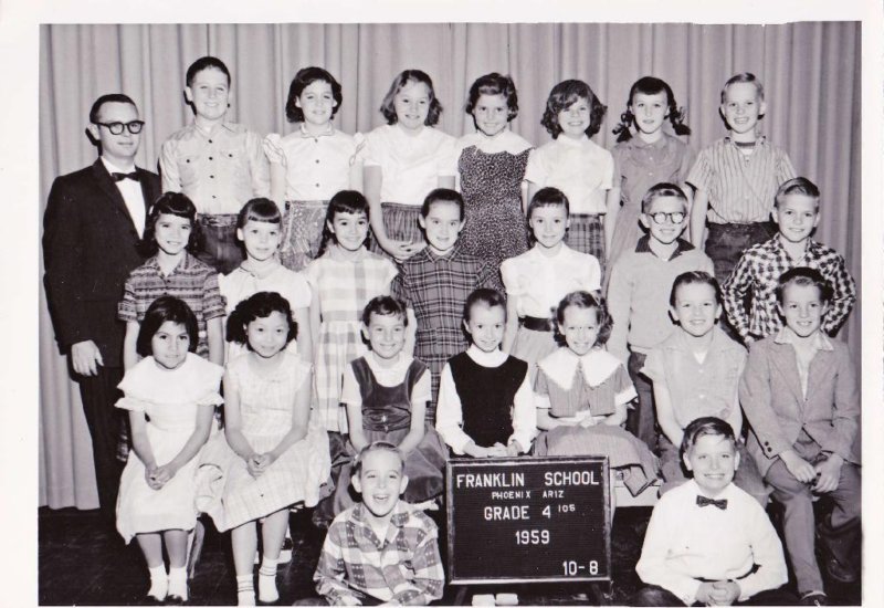 diannes4thgradeclasspicture1959.jpg
